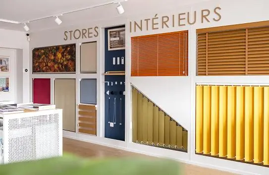 Showroom AvosDim de Béthune, mur des stores intérieurs