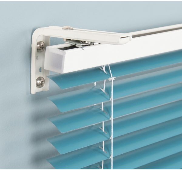 Equerre reglable universelle pour fixation store