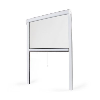 Moustiquaire enroulable pour fenêtre en PVC.